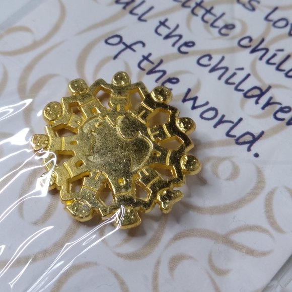 Set Of 4 Jesus Loves The Little Children, All The Children Of The World Pins - Picture 9 of 14